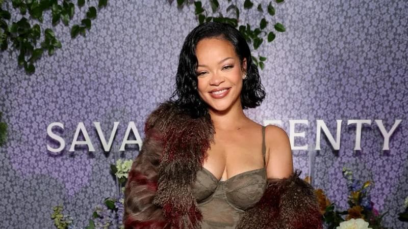 (foto) Rihanna, mamă de fetiță: Vedeta a născut al treilea copil. Cât de adorabilă e micuța și ce nume special a primit