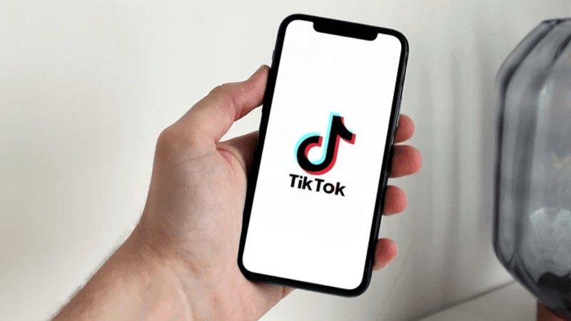 Acordul pentru funcționarea TikTok în SUA, aprobat de Donald Trump prin ordin executiv. Afacerea ar fi evaluată la 14 miliarde de dolari