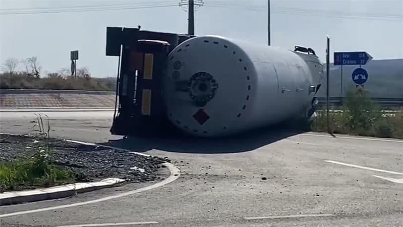 Un moldovean, rănit la Vaslui după răsturnarea unei cisterne cu gaz