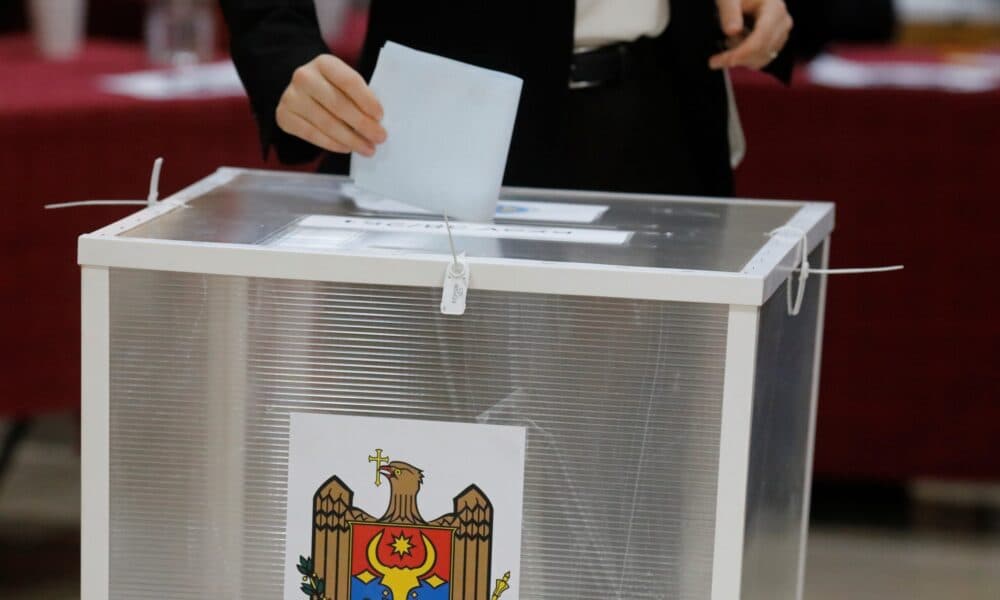 Alegeri sub semnul neregulilor: peste 900 de incidente raportate în ziua votului