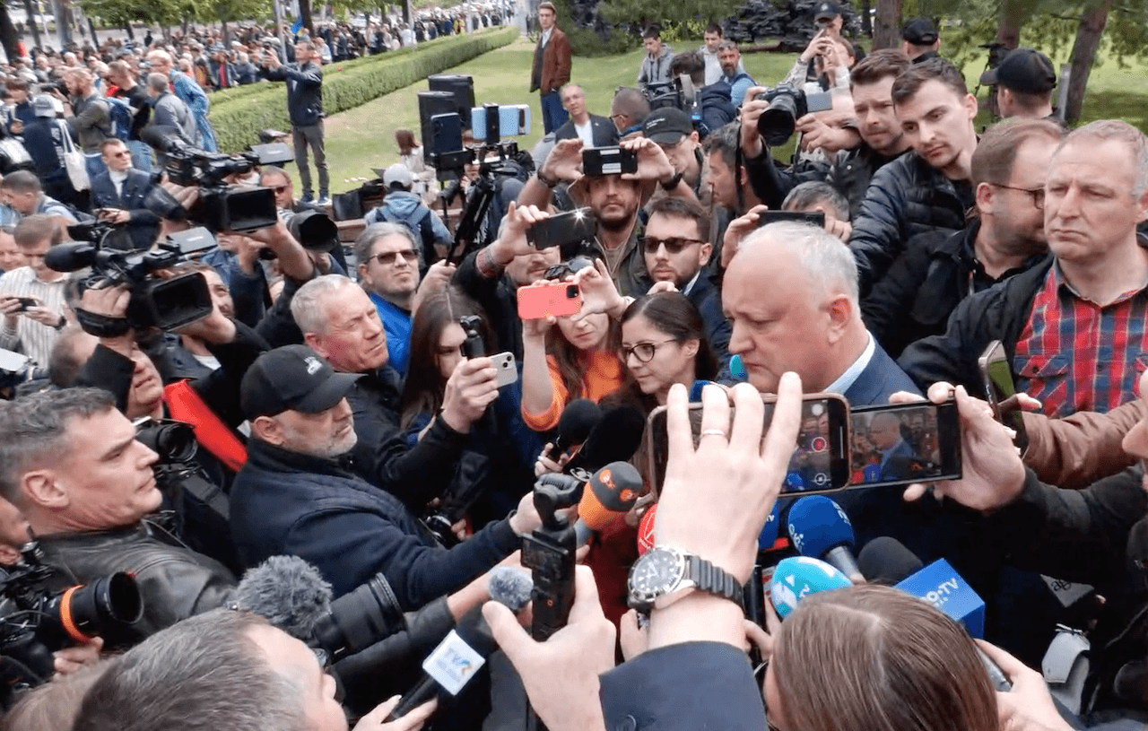 Protest de jumătate de oră al Blocului Patriotic. „Fiți la legătură”