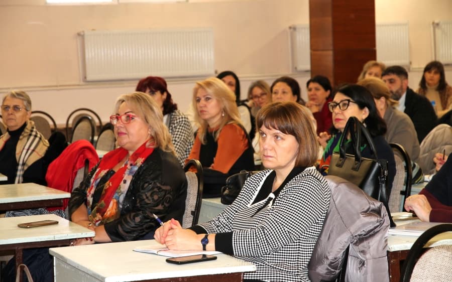 Elevii din școlile alolingve ar putea primi nota „10”, din oficiu, la BAC la Limba română pe baza unui  certificat. MEC a organizat consultări cu profesorii