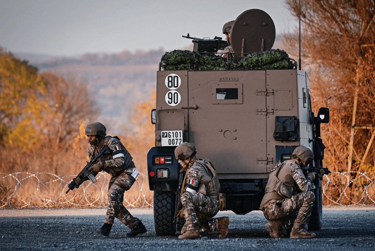 POLITICO/ Cum intenționează UE să trimită trupe și arme pe continent pentru a descuraja Rusia