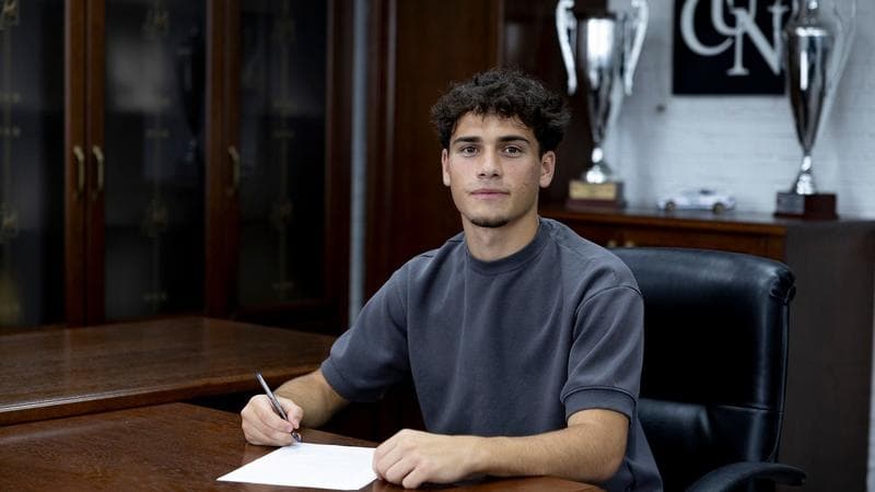 (foto) Un nou jucător la FC Petrocub: Mijlocașul Ovidiu David a semnat contractul cu echipa