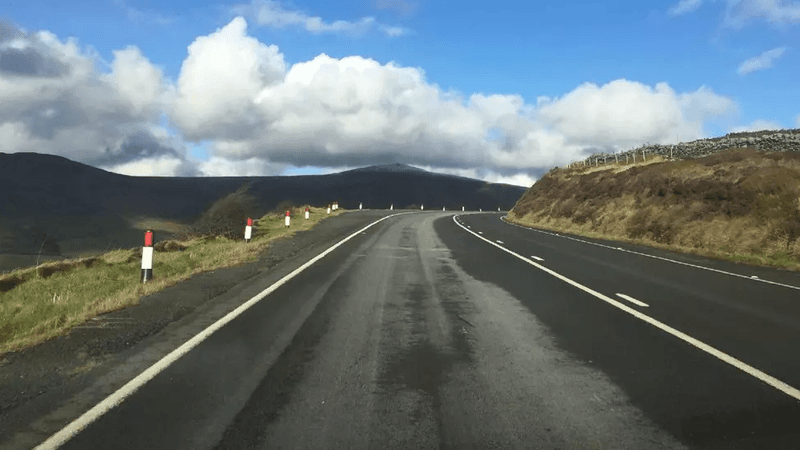 Locul din Europa unde poți conduce fără limită de viteză. Nu există restricții pe majoritatea drumurilor